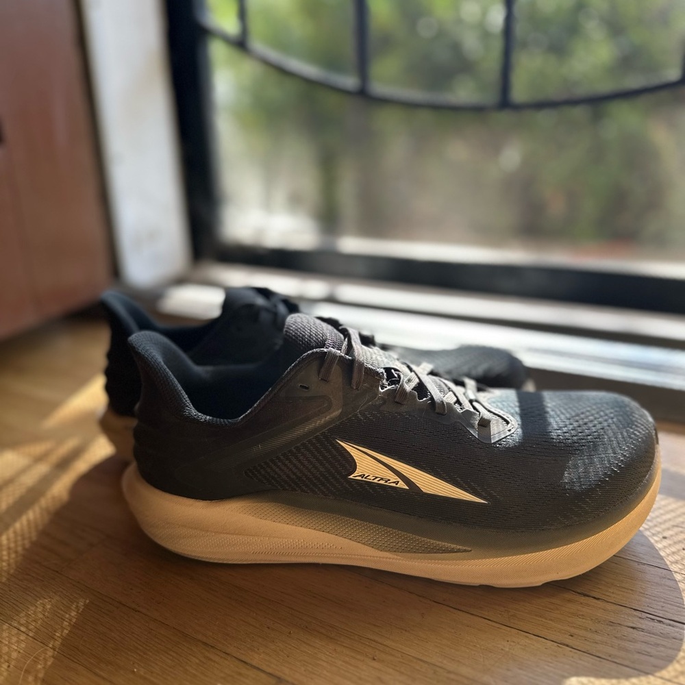 Men’s Altra Torin 8, size 11D